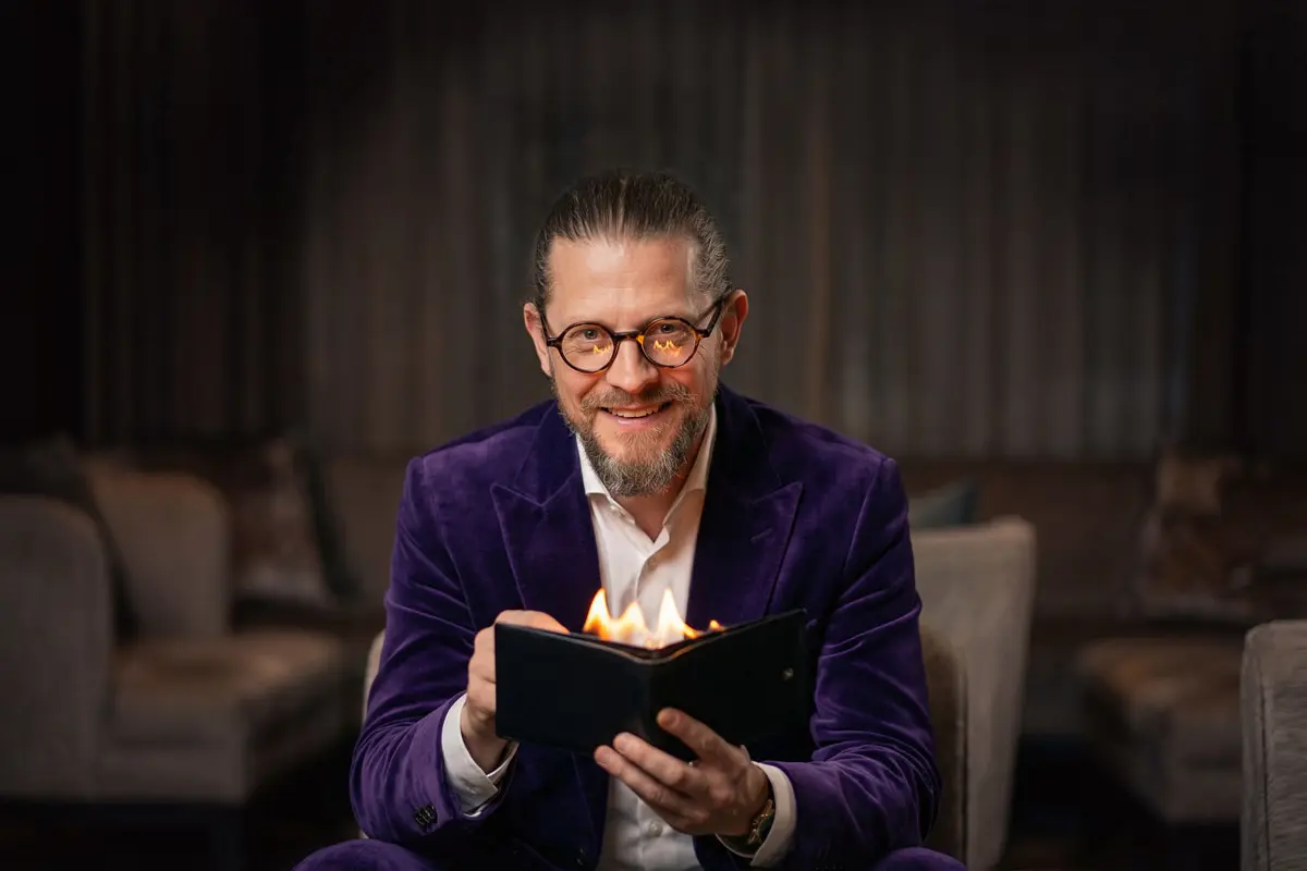 Porträt von Zauberer Simabu für Weihnachtsfeiern und Business Events